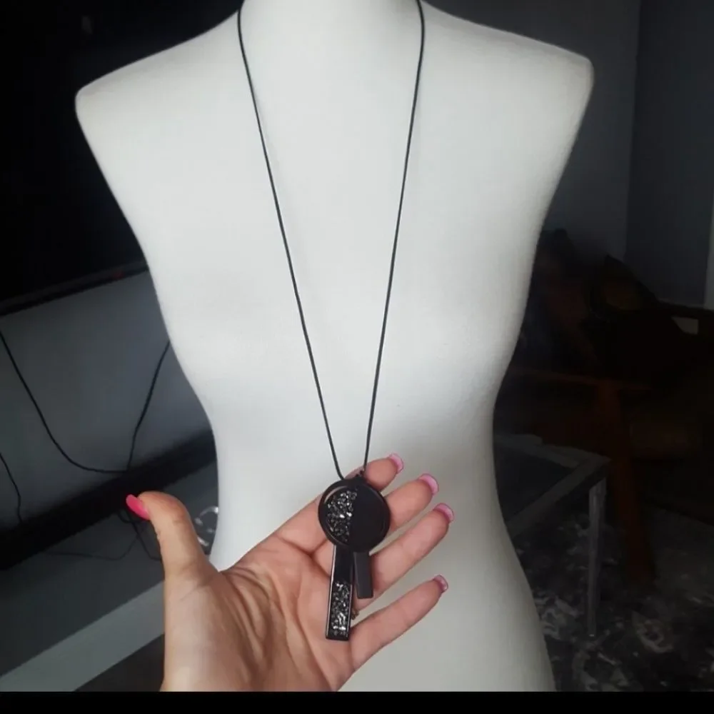Long pendant necklace - Picture 2 of 3